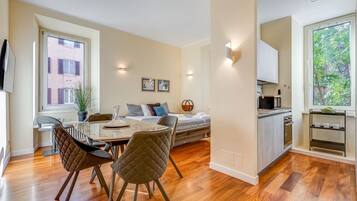 2 Schlafzimmer, Schreibtisch, BĂŒgeleisen/BĂŒgelbrett, Reisekinderbett