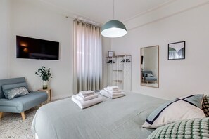 3 bedrooms, iron/ironing board, WiFi, bed sheets