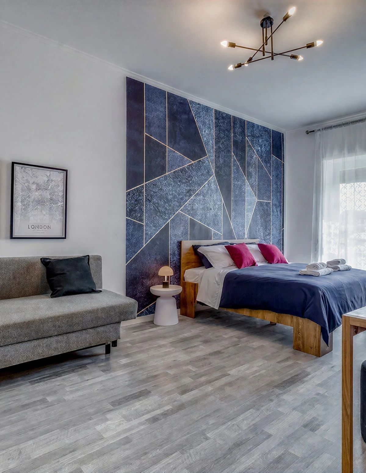 3 bedrooms, iron/ironing board, internet, bed sheets