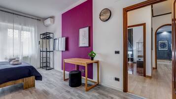 3 bedrooms, iron/ironing board, internet, bed sheets