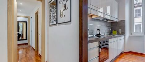 Lavavajillas y trona infantil