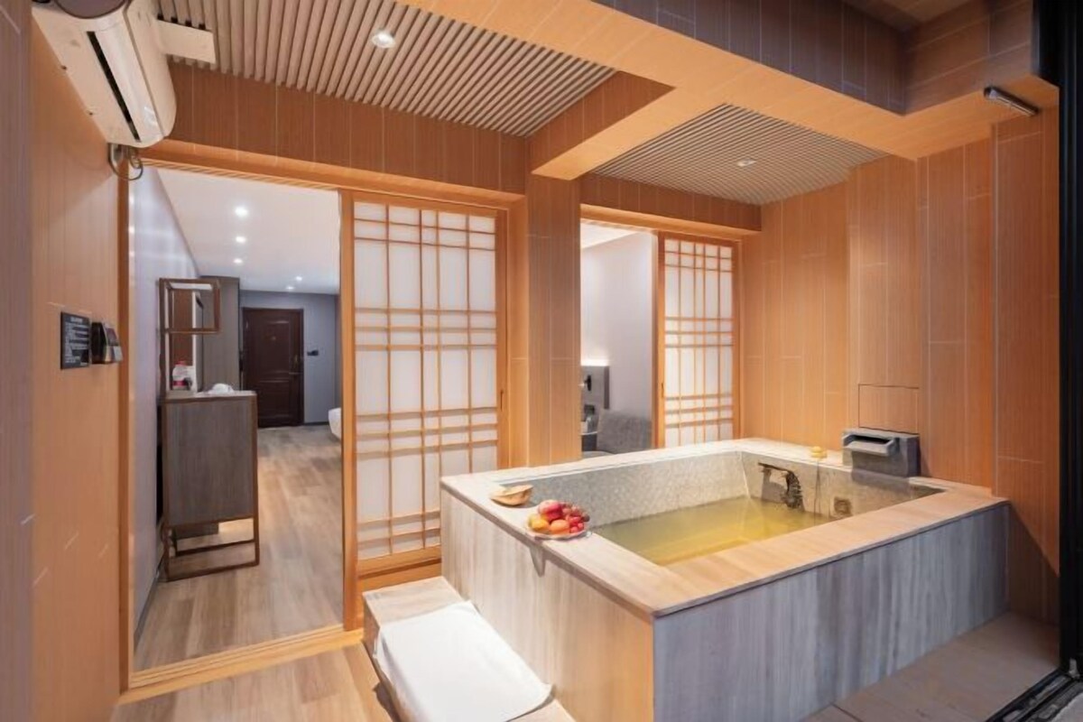 Courtyard Twin Room with Private Hot Spring (Smart Control + Original Hot Spring + Mobile Screen Casting)