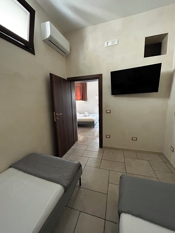 1 bedroom, desk, free WiFi, bed sheets