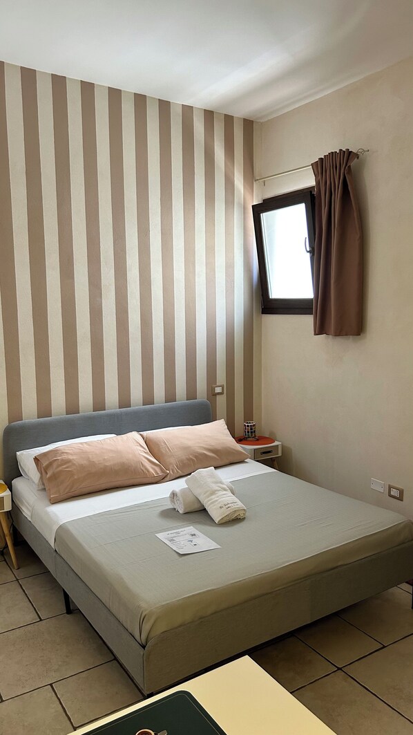 1 bedroom, desk, free WiFi, bed sheets