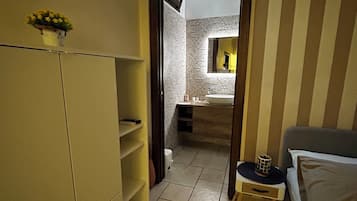 1 bedroom, desk, free WiFi, bed sheets