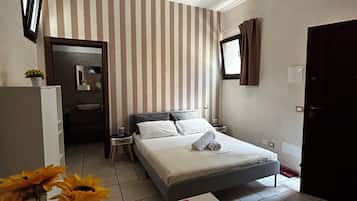 1 bedroom, desk, free WiFi, bed sheets