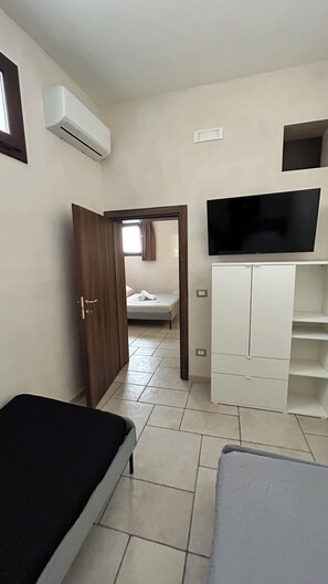 1 bedroom, desk, free WiFi, bed sheets