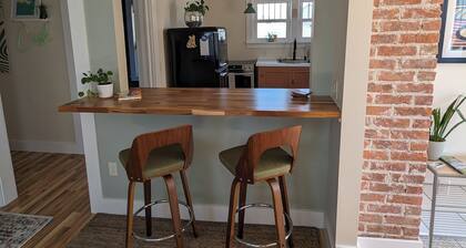 Charming & Relaxing Two Bedroom Upper Apartment in the Heart of Fredonia