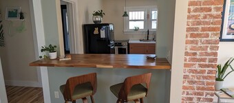 Charming & Relaxing Two Bedroom Upper Apartment in the Heart of Fredonia