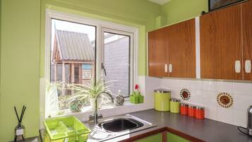 Keittoastiat/astiat/ruokailuvälineet