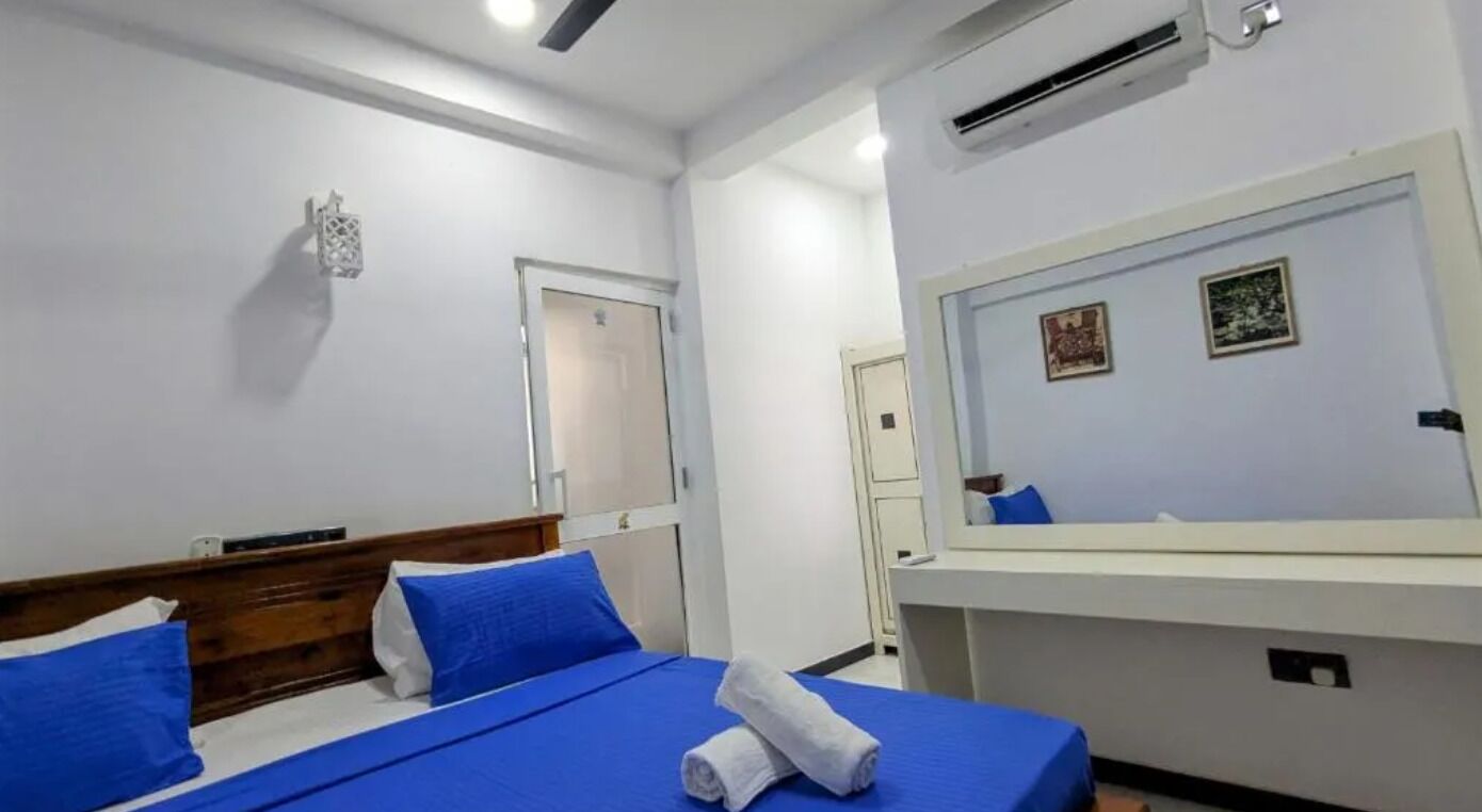 1 habitación, tabla de planchar con plancha y wifi 