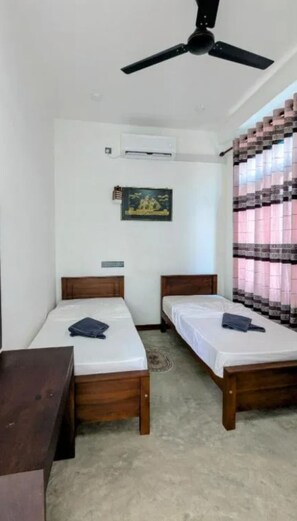 1 bedroom, desk, iron/ironing board, WiFi