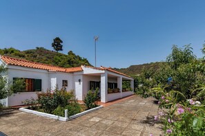 House | Exterior - Villa in La Lechuza With Mountain Views (Vega de San Mateo)
