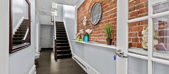 Blue George Suite Historic DT