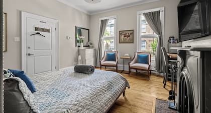 Blue George Suite Historic DT