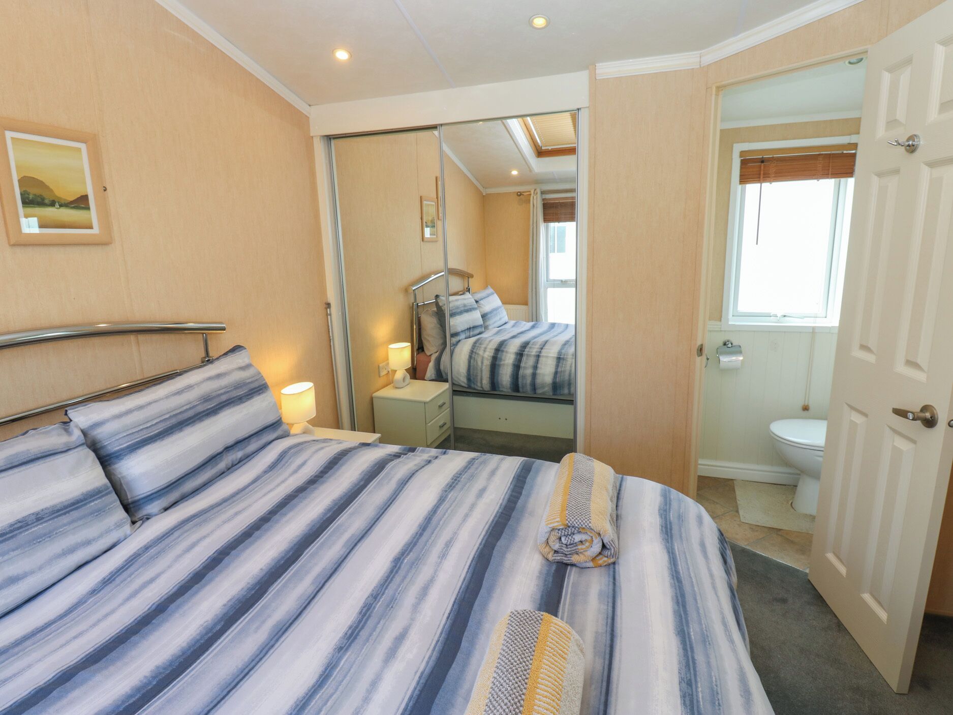 2 bedrooms, individually decorated, individually furnished, free WiFi