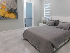 3 bedrooms, in-room safe, desk, iron/ironing board