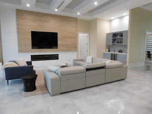 Smart TV y chimenea