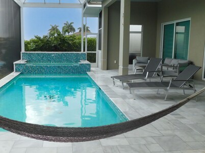 Charming Home Waterfront and Pool.