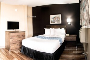 Iron/ironing board, free cribs/infant beds, rollaway beds, free WiFi - Suburban Studios Charlotte - Ballantyne (Charlotte)