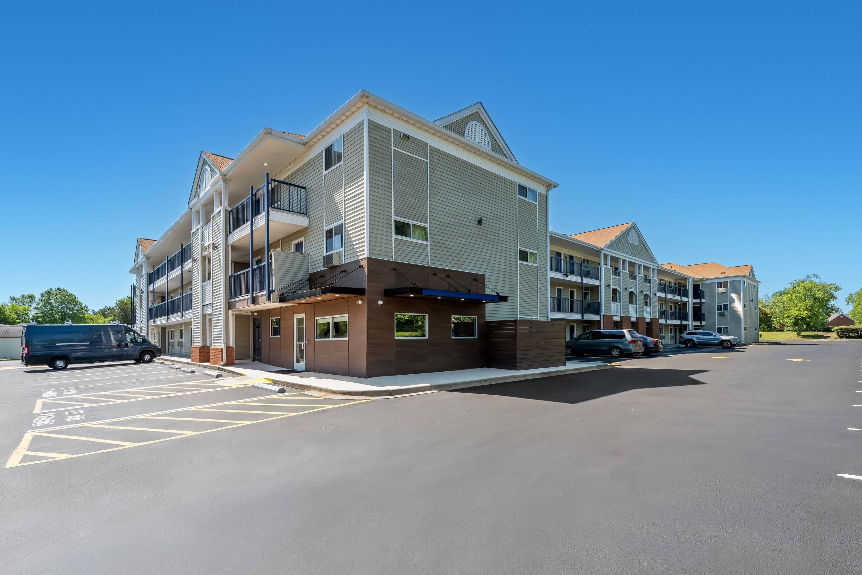 Photo - Suburban Studios Charlotte - Ballantyne