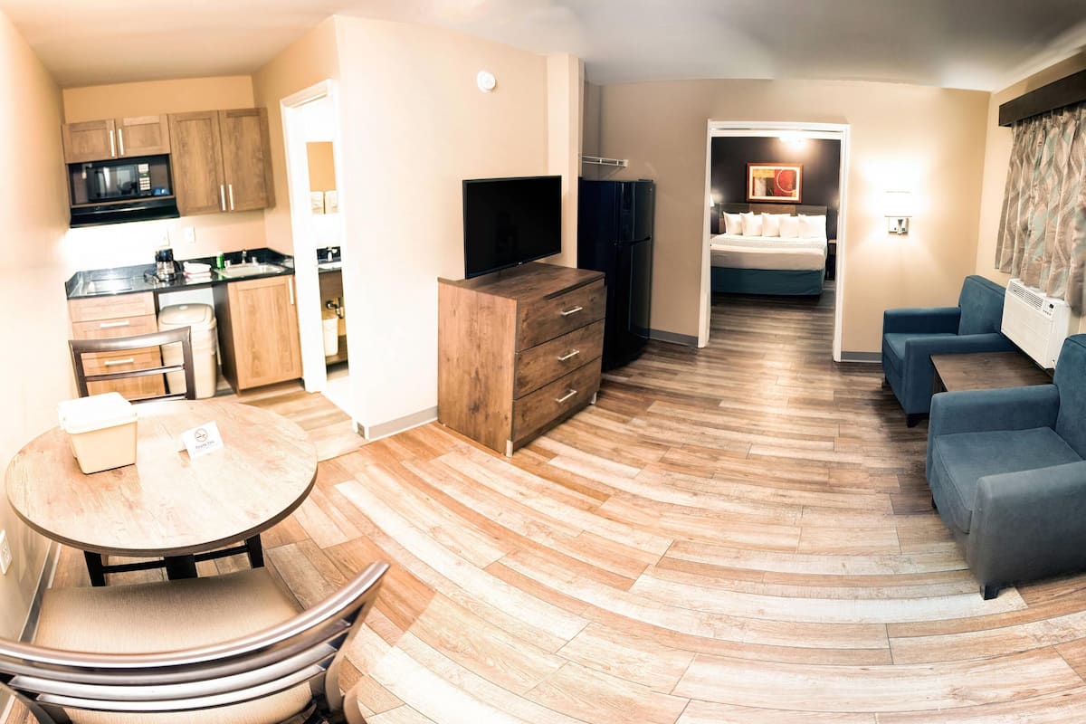 Tabla de planchar con plancha, cunas gratuitas y camas extra