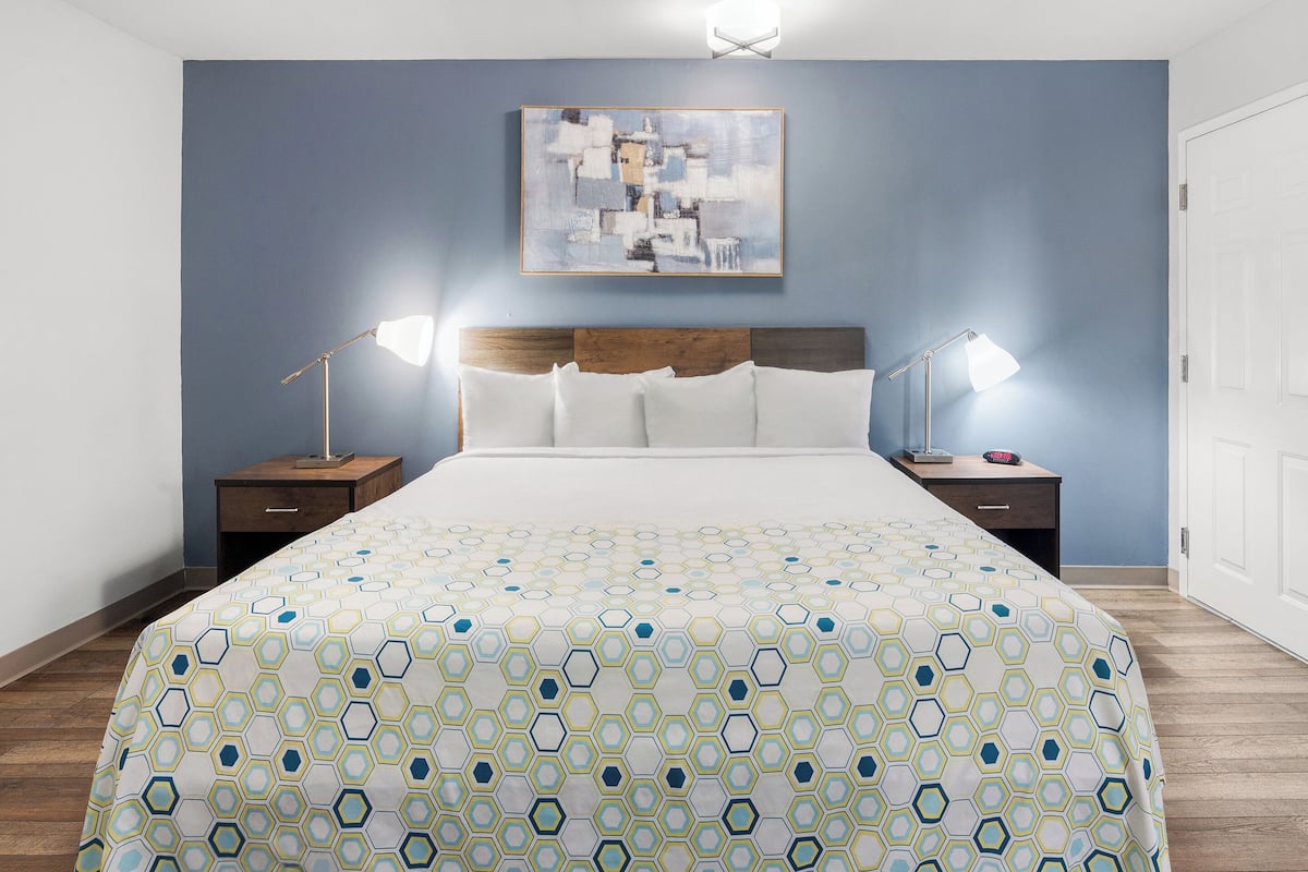 1 bedroom, iron/ironing board, free cots/infant beds, rollaway beds