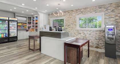 HomeTowne Studios & Suites by Red Roof Charlotte - Ballantyne