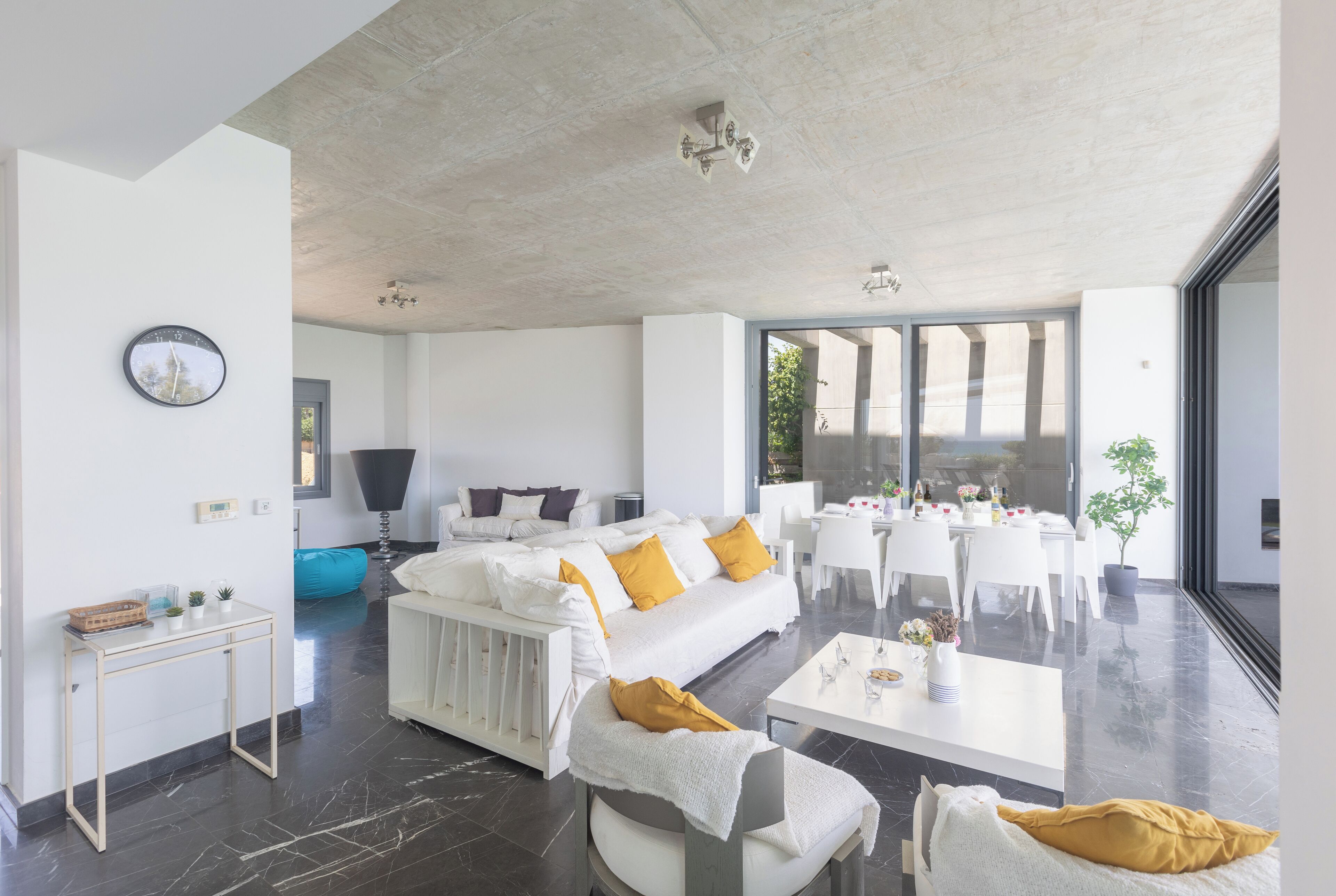 Villa, 5 Bedrooms, Private Pool, Garden View | Living room