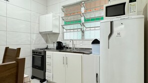 Apartment | Private kitchen - Residencial Amizade - Praia da Pinheira (Palhoca)