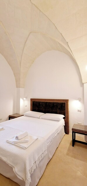 4 habitaciones, tabla de planchar con plancha, wifi y ropa de cama