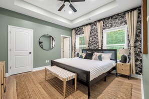 3 bedrooms, iron/ironing board, travel cot, free WiFi - Family Retreat, Fire Pit, Games, Close to Ft Moore (Columbus)