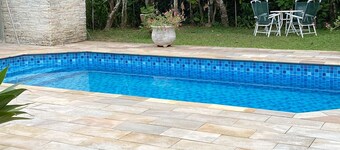 4-bedroom house in delightful Riviera, 15 minute walk to the beach and the mall.