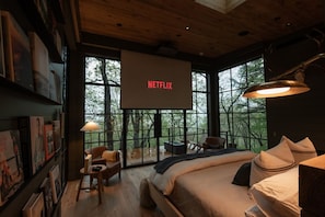 1 bedroom, desk, free WiFi, bed sheets - Hide Inn Seek | Bird Nest Treehouse (Highlands)