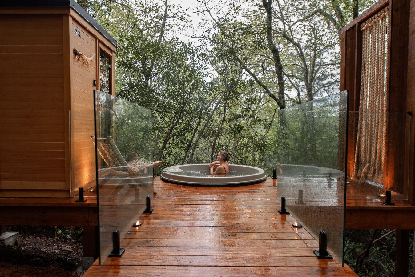 Outdoor spa tub