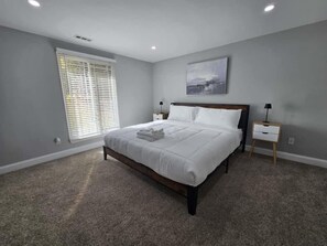 3 bedrooms, bed sheets - Quail Ridge: 3BR House (Charlotte)