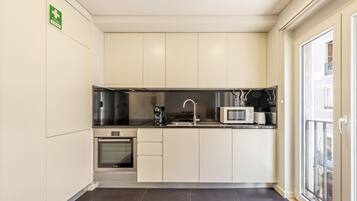 Fridge, microwave, oven, dishwasher