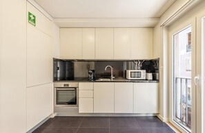 Réfrigérateur, micro-ondes, four, lave-vaisselle