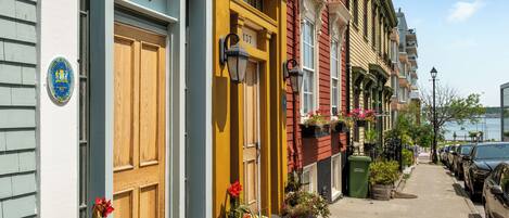 تفاصيل الفندق من الخارج