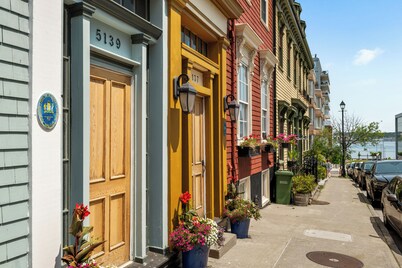 Charming first floor flat in historic old south district near waterfront 