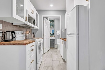Charming first floor flat in historic old south district near waterfront 
