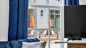 Smart-TV og peis