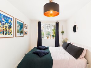 1 habitación, tabla de planchar con plancha, wifi gratis y ropa de cama 