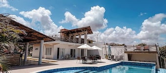 Beachfront house with private pool. Comfort and charm on the coast of CearĂĄ