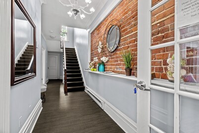 Historic Old South District Aft Castle Suite
