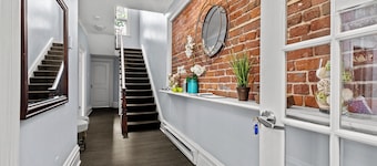 Historic Old South District Aft Castle Suite