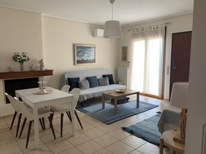 Smart TV, lareira, mesa de pingue-pongue
