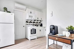 Fridge, microwave, oven, stovetop - Urban Nest #1 | Cozy Studio Walkable to Proctors (Schenectady)