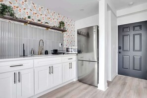 Fridge, microwave, oven, stovetop - Urban Nest #3 | City Loft Walkable to Downtown (Schenectady)