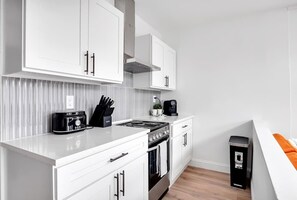 Frigorífic, microones, forn i placa de cuina